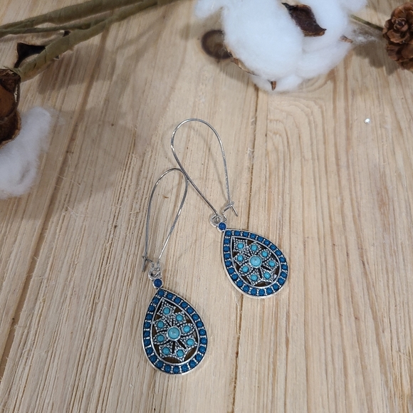 💙💙NEW💙💙BEAUTIFUL!! BOHOMEIAN INK BLUE Dangle Earrings 💙💙 - Picture 4 of 12